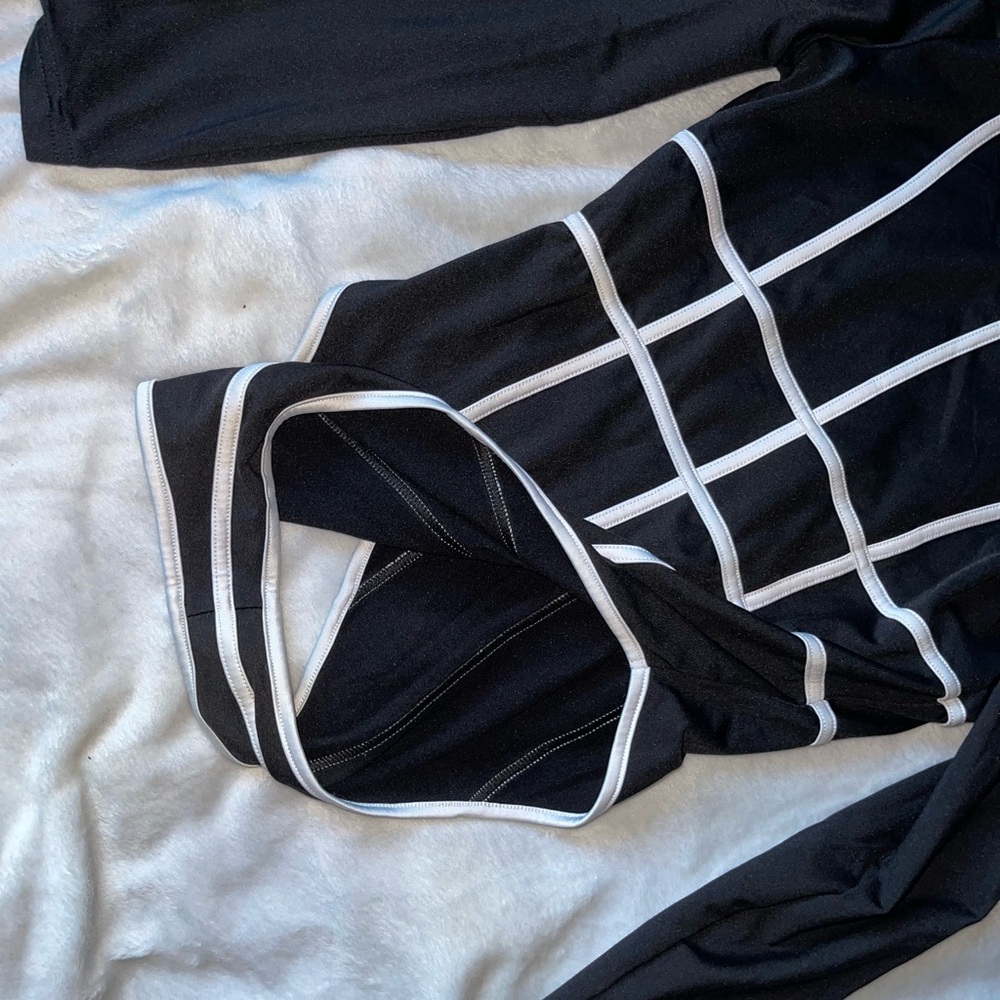 Chic Black and White Women's Bodysuit - Picture 2 of 4